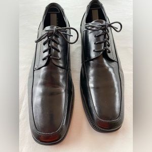 Kenneth Cole reaction, black dress shoes - 10.5M